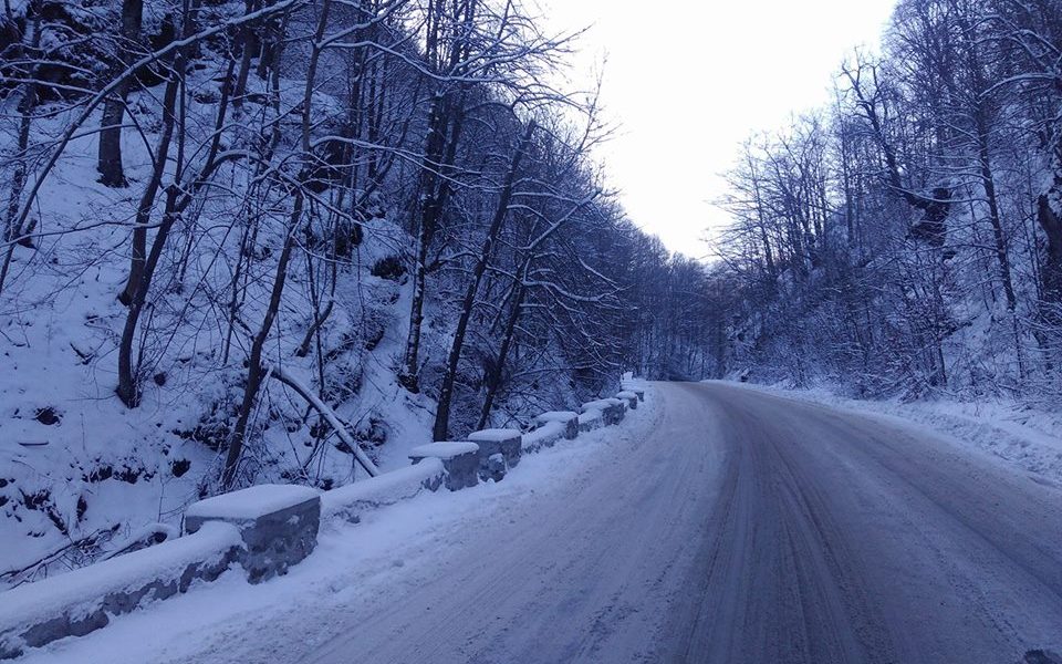 Drumul Spre Sta Iunea Turistic Muntele B I Orii Un Pericol Pentru